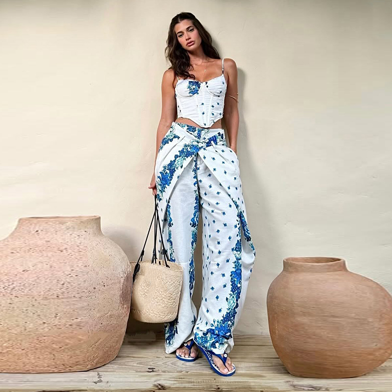 セクシーなプリント柄ベストとトラウザーズのレディーススーツ、 - Romper Floral Print のレビューと価格