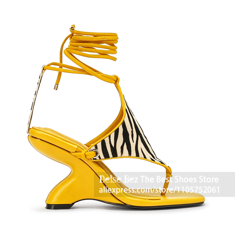 ゼブラ柄レースアップ彫刻ヒールサンダル　黒白ストライプ　トン - Sandal Strappy Heeled のレビューと価格